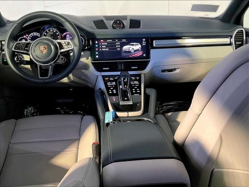 Used 2023 Porsche Cayenne AWD/4WD image 14