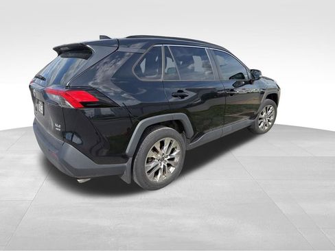 Used 2021 Toyota RAV4 XLE Premium AWD/4WD image 7