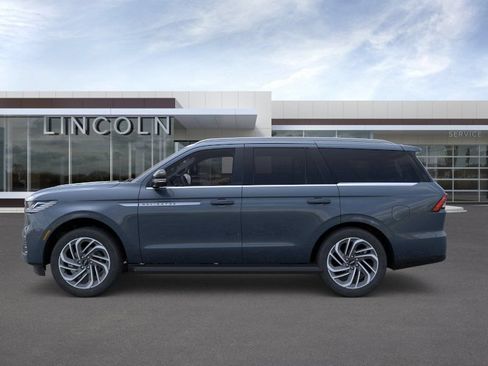 New 2026 Lincoln Navigator Premiere AWD/4WD image 3