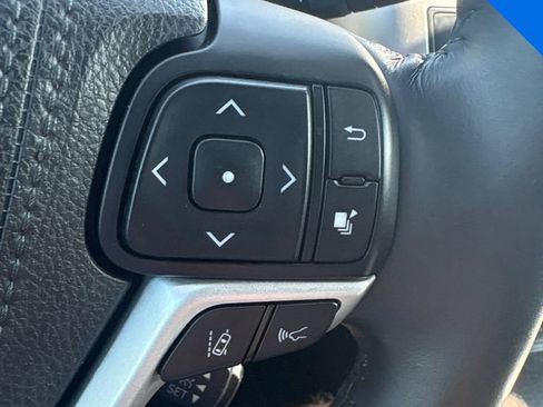 Used 2017 Toyota Highlander XLE AWD/4WD image 19