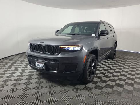 Used 2025 Jeep Grand Cherokee L Altitude image 8