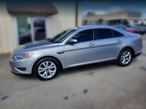Used 2010 Ford Taurus SEL image 3