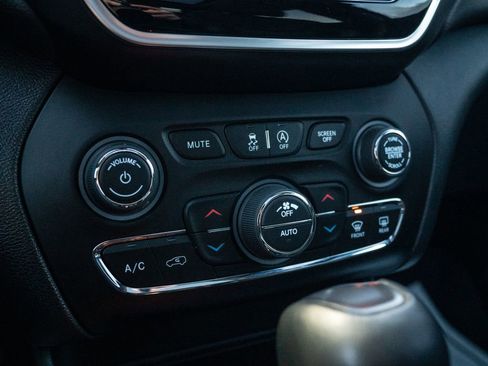 Used 2022 Jeep Cherokee Limited w/ Elite Package image 27