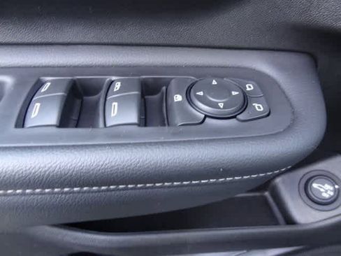 Used 2024 GMC Terrain SLT image 11