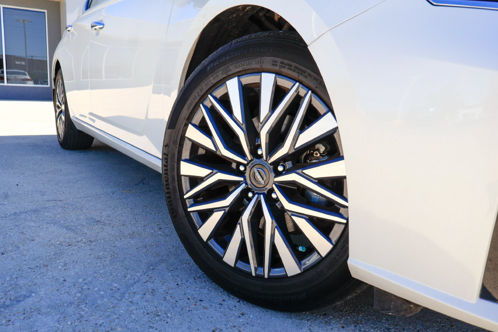 Used 2023 Nissan Altima 2.5 SV w/ SV Premium Package FWD image 27