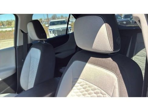Used 2018 Chevrolet Equinox LS FWD image 9