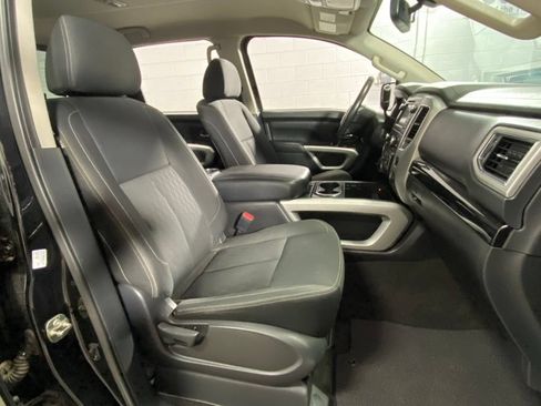 Used 2019 Nissan Titan SV w/ SV Convenience Package AWD/4WD image 31