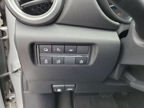 Used 2020 Nissan Versa S FWD image 22
