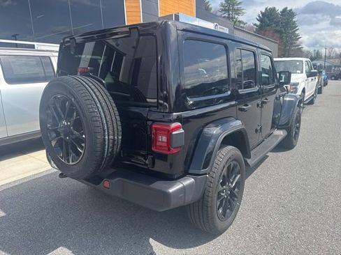 Used 2025 Jeep Wrangler Unlimited Sahara image 6