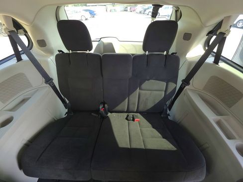 Used 2015 Dodge Grand Caravan SXT FWD image 17