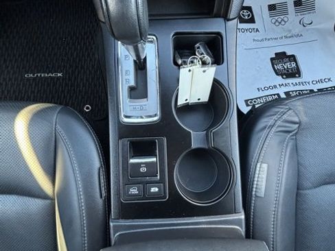 Used 2017 Subaru Outback 2.5i Limited image 20