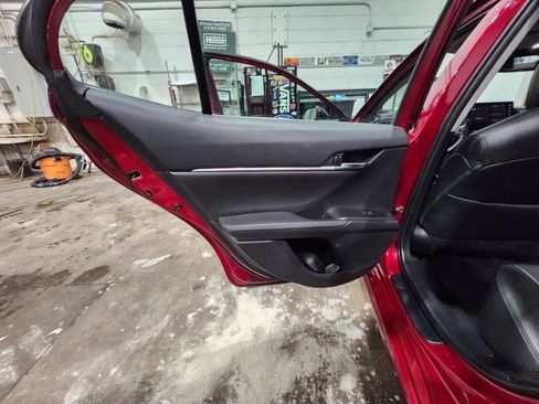 Used 2022 Toyota Camry XLE image 16