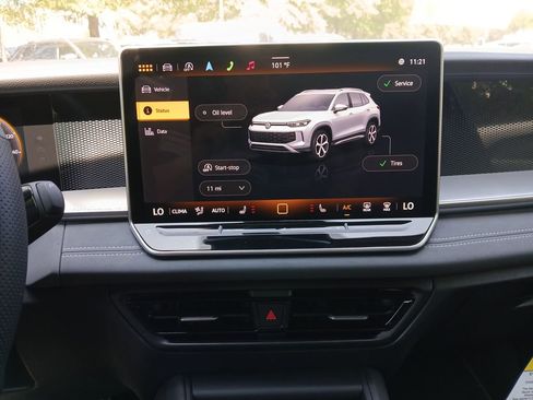 New 2025 Volkswagen Tiguan SE R-Line image 18