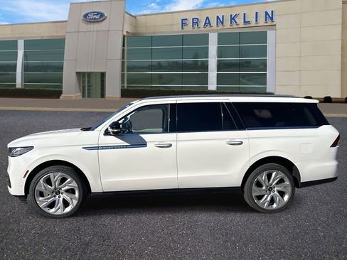 New 2025 Lincoln Navigator L Reserve image 4