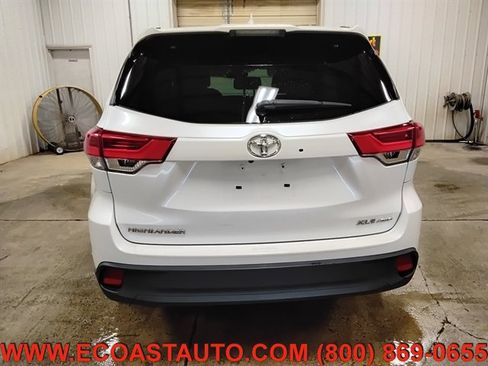 Used 2018 Toyota Highlander XLE AWD/4WD image 8