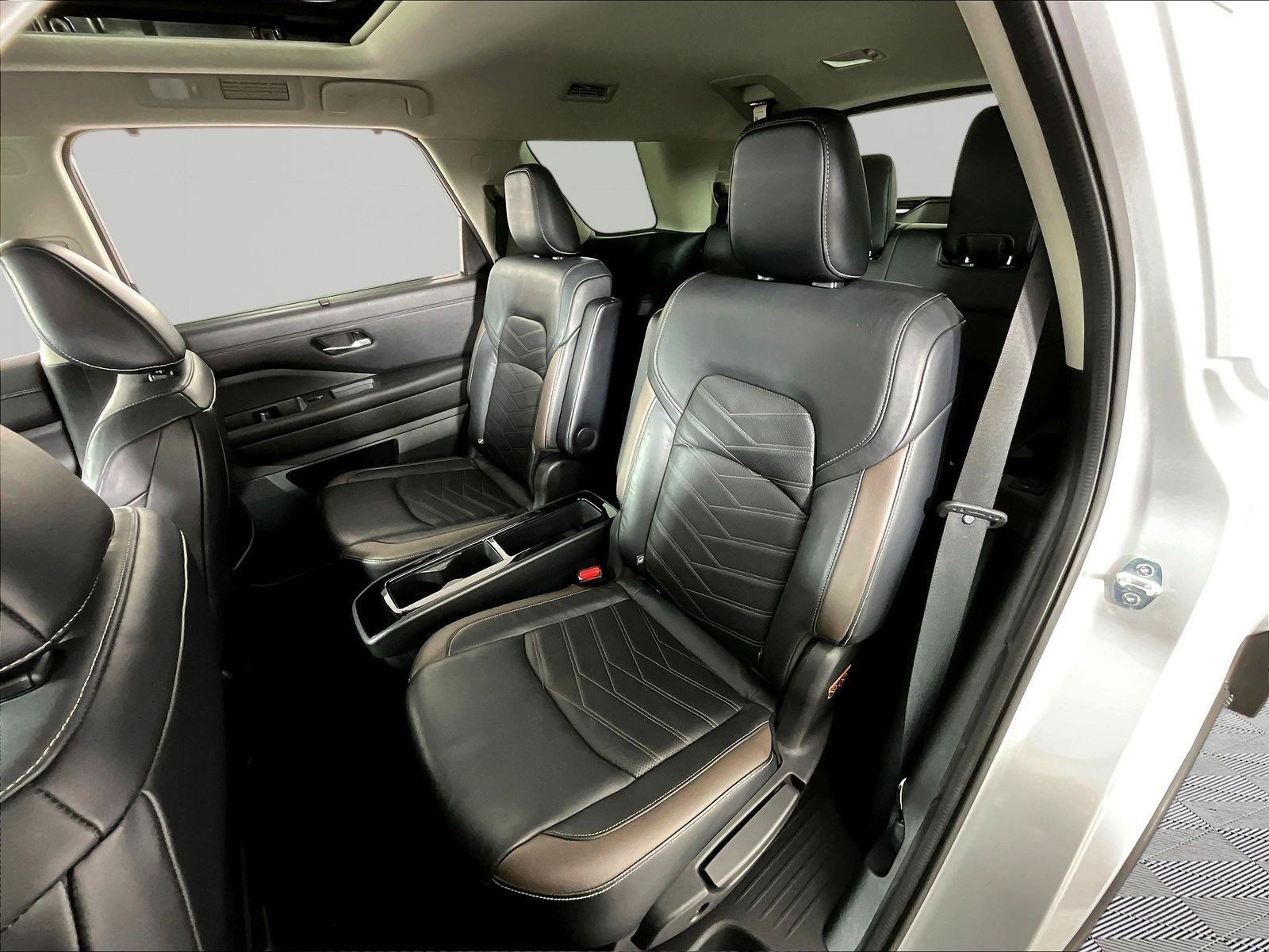 Certified 2022 Nissan Pathfinder Platinum w/ Cargo Package AWD/4WD image 21