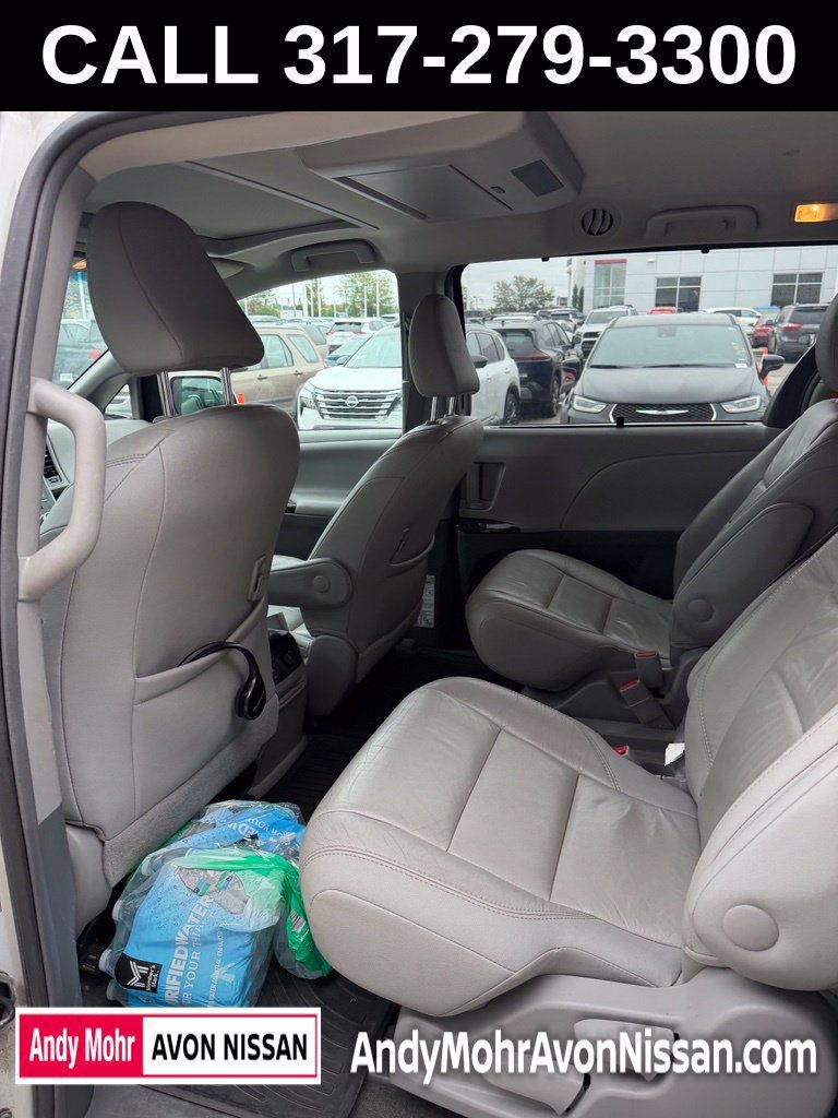 Used 2017 Toyota Sienna XLE Premium FWD image 10