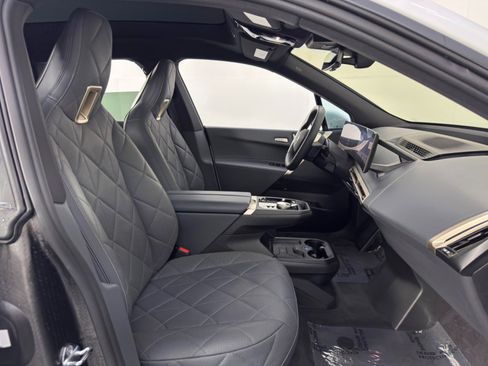 Used 2023 BMW iX xDrive50 w/ Sport Package image 15
