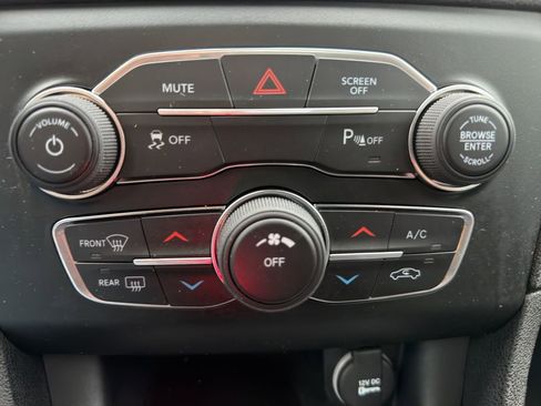 Used 2020 Dodge Charger SXT w/ Blacktop Package image 33