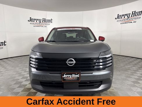 Used 2025 Nissan Kicks SV image 3