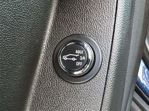 Certified 2023 Chevrolet Traverse LT image 25