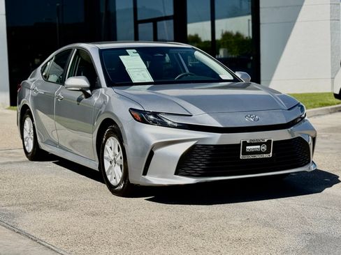 Used 2026 Toyota Camry LE FWD image 8