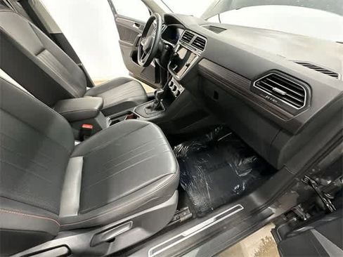 Certified 2024 Volkswagen Tiguan SE image 20