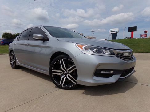 Used 2017 Honda Accord Sport image 6