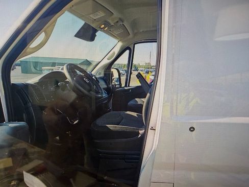 Used 2025 RAM ProMaster 2500 w/ Convenience Group FWD image 10