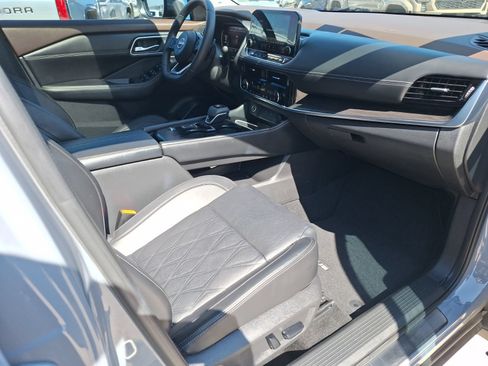Used 2023 Nissan Rogue Platinum w/ Platinum Premium Package FWD image 31