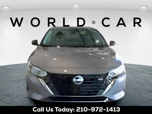 Used 2025 Nissan Sentra SR w/ SR Premium Package image 2