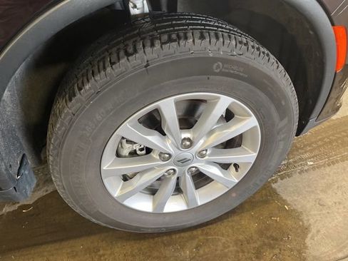 Used 2024 Dodge Durango SXT image 3