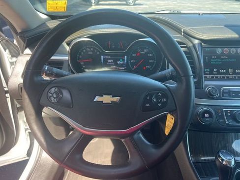 Used 2017 Chevrolet Impala LT FWD image 10