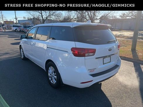 Used 2018 Kia Sedona LX image 5