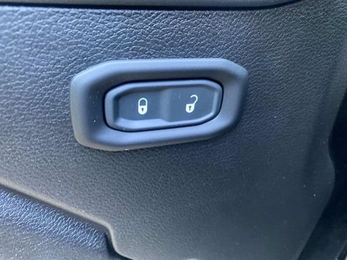 Used 2023 Jeep Wrangler Unlimited Rubicon AWD/4WD image 14