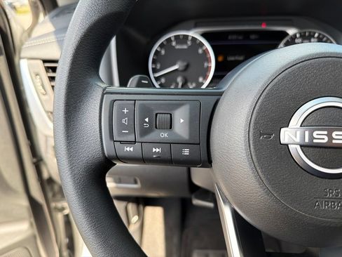 Used 2024 Nissan Rogue S AWD/4WD image 16