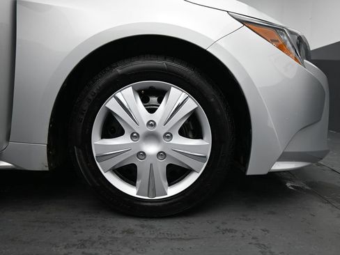 Used 2020 Toyota Corolla LE image 11