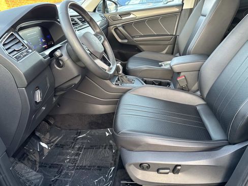 Certified 2022 Volkswagen Tiguan SE image 13