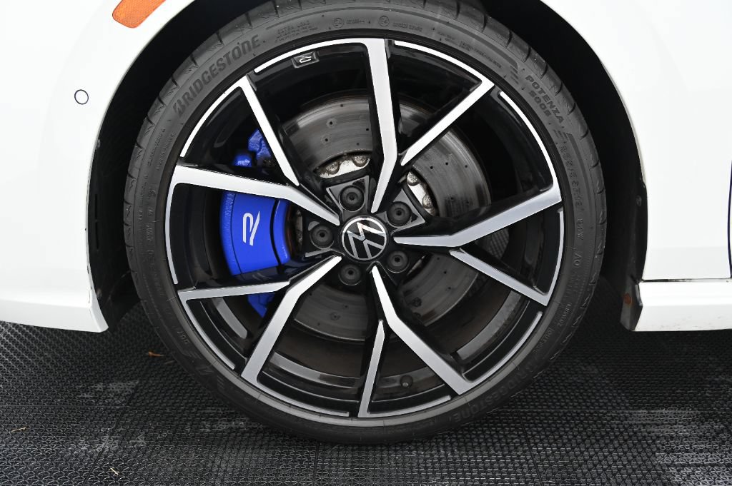 Used 2024 Volkswagen Golf R AWD/4WD image 40