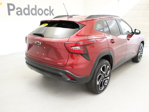 Used 2025 Chevrolet Trax RS w/ Driver Confidence Package FWD image 9