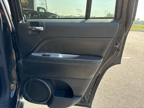 Used 2017 Jeep Compass High Altitude AWD/4WD image 14