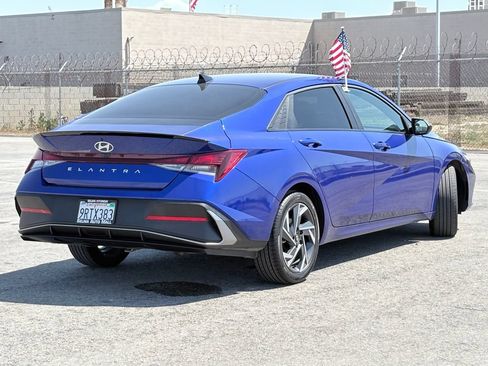 Used 2025 Hyundai Elantra Sport FWD image 5