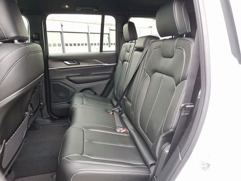 New 2025 Jeep Grand Cherokee Limited w/ Black Appearance Package image 6