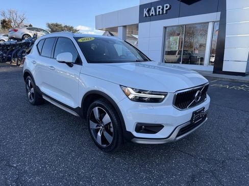 Used 2022 Volvo XC40 T5 Momentum w/ Premium Package image 7