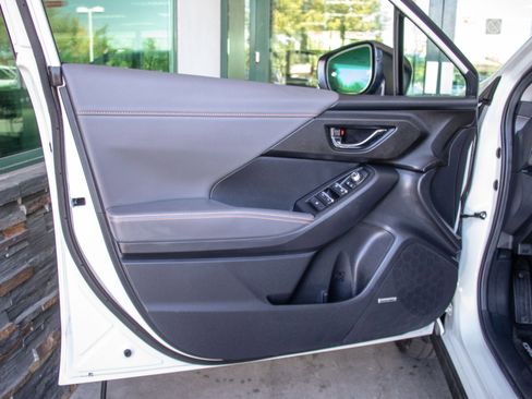 Used 2024 Subaru Crosstrek 2.5i Limited w/ Crosstrek Mirror Package image 9