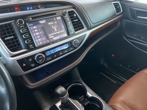 Used 2019 Toyota Highlander Limited image 18