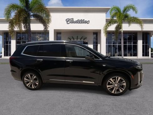 Used 2023 Cadillac XT6 Premium Luxury FWD image 16
