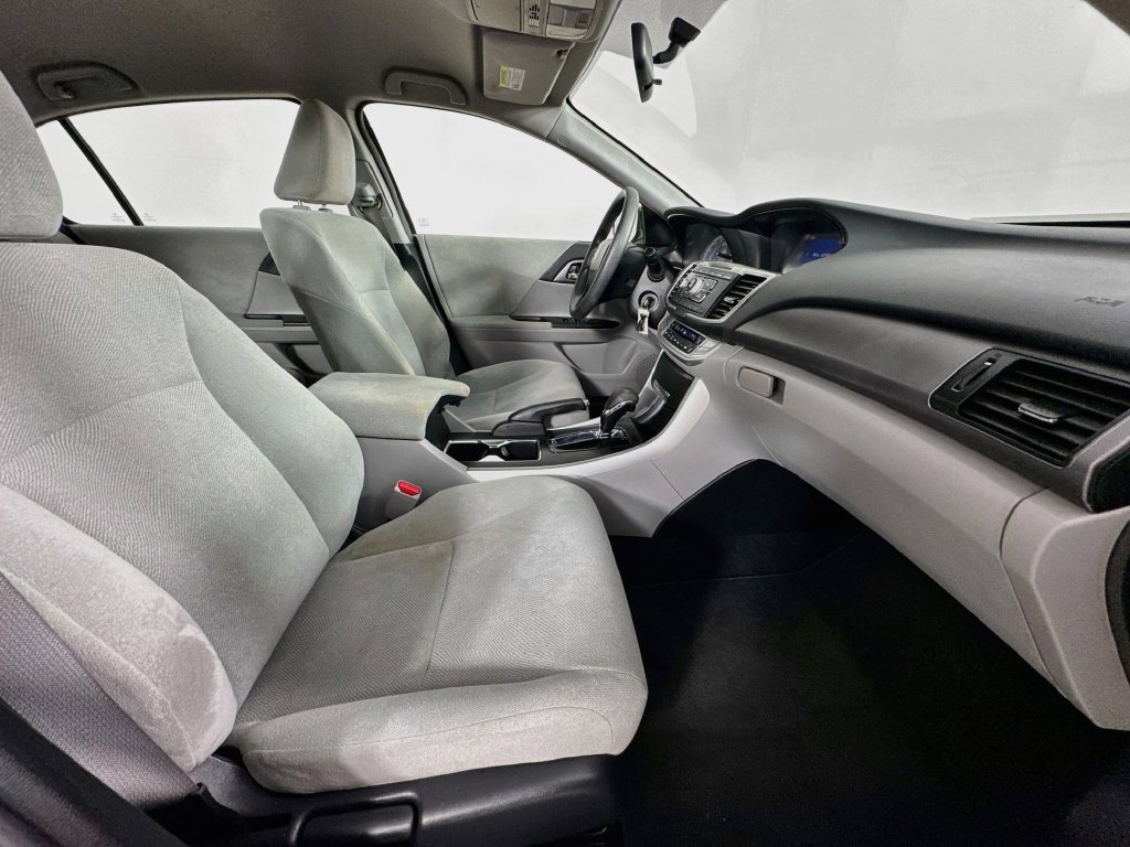 Used 2013 Honda Accord LX image 32