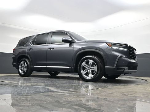 Used 2025 Honda Pilot EX-L image 26