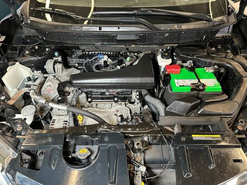 Used 2017 Nissan Rogue SV FWD image 23
